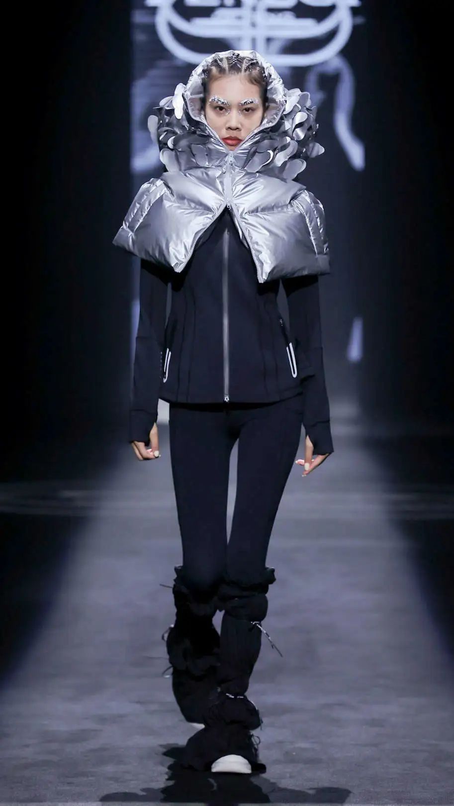 2026秋冬四大国际时装周新启查尔斯国王现身伦敦时装周头排看秀(图1)