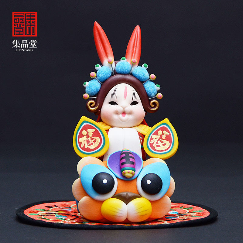 昆明市五华区人民法院关于昆明憨夯民间手工艺品有限公司、云南国品雅雅意文华产业发展有限公司所有的一批帽子、服饰及其他（钥匙扣、杯子、挂带）（第一次拍卖）的公告(图1)