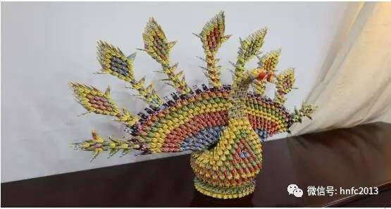 日子虽苦他却将生活的乱麻“钩”成花(图1)